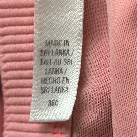 Victoria’s Secret Sports Bra Double Layer Padded Lightly Molded Medium Support - Picture 6 of 13